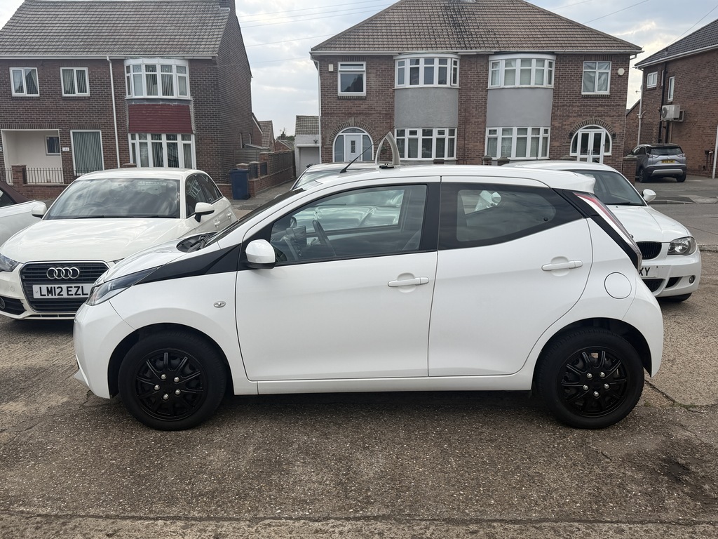 Toyota Aygo X Petrol White #3