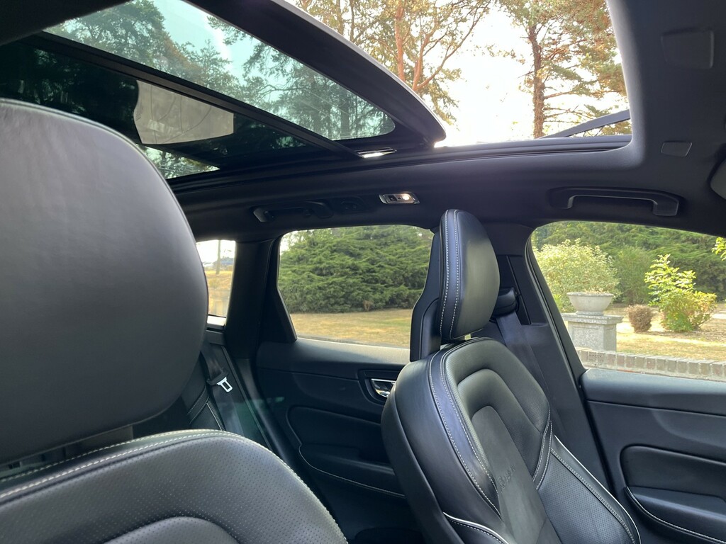 Volvo XC60 D4 Awd Momentum Lane Depart Alert,park Assist,nav Silver #39