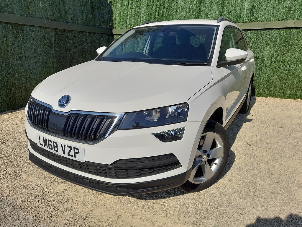 Skoda Karoq Tsi Act Se White #4