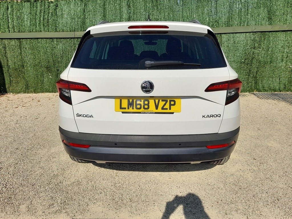Skoda Karoq Tsi Act Se White #6