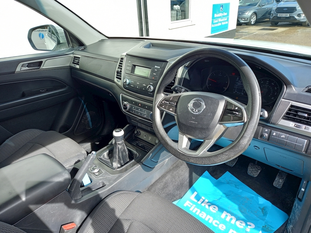 SsangYong Musso D Ex YN68ASX White #3