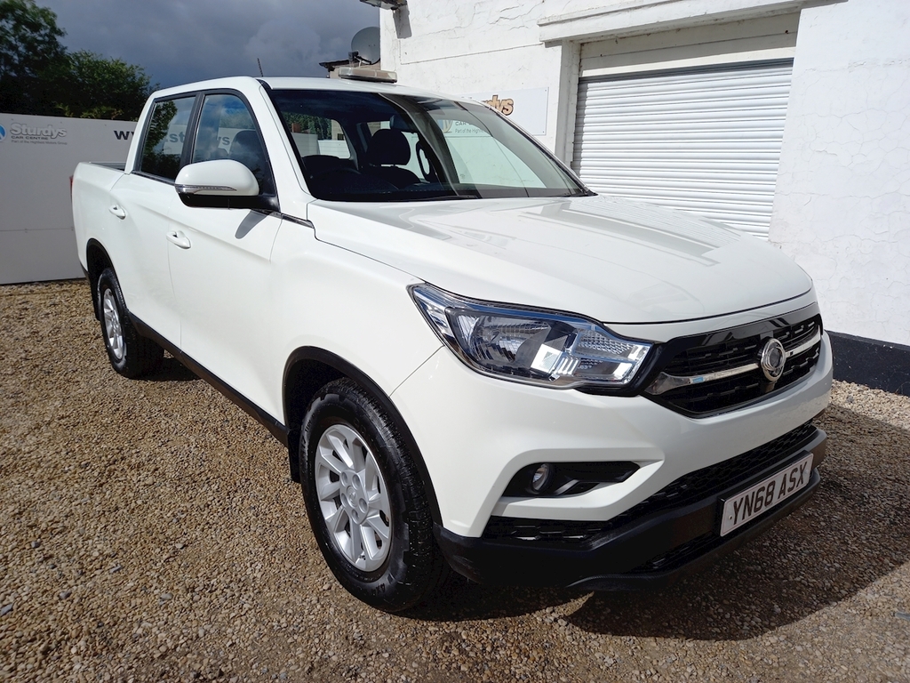 SsangYong Musso D Ex YN68ASX White #2