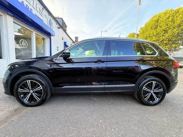 Volkswagen Tiguan 2016 2.0 Tdi Bluemotion Tech Se Navigation Suv All Black #4