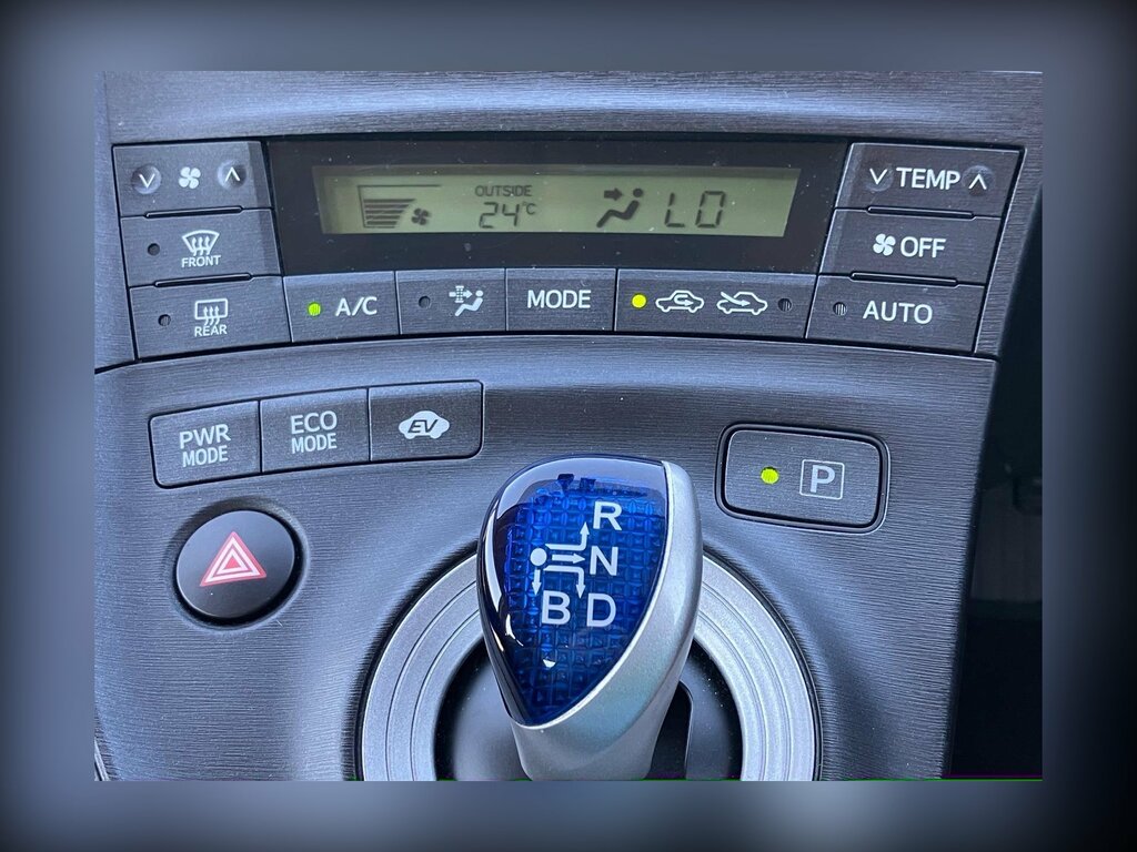 Toyota Prius T Spirit White #12