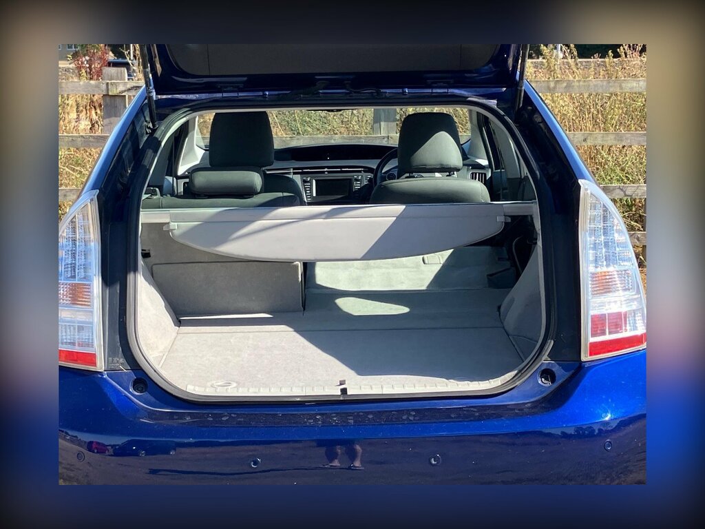 Toyota Prius T Spirit White #9