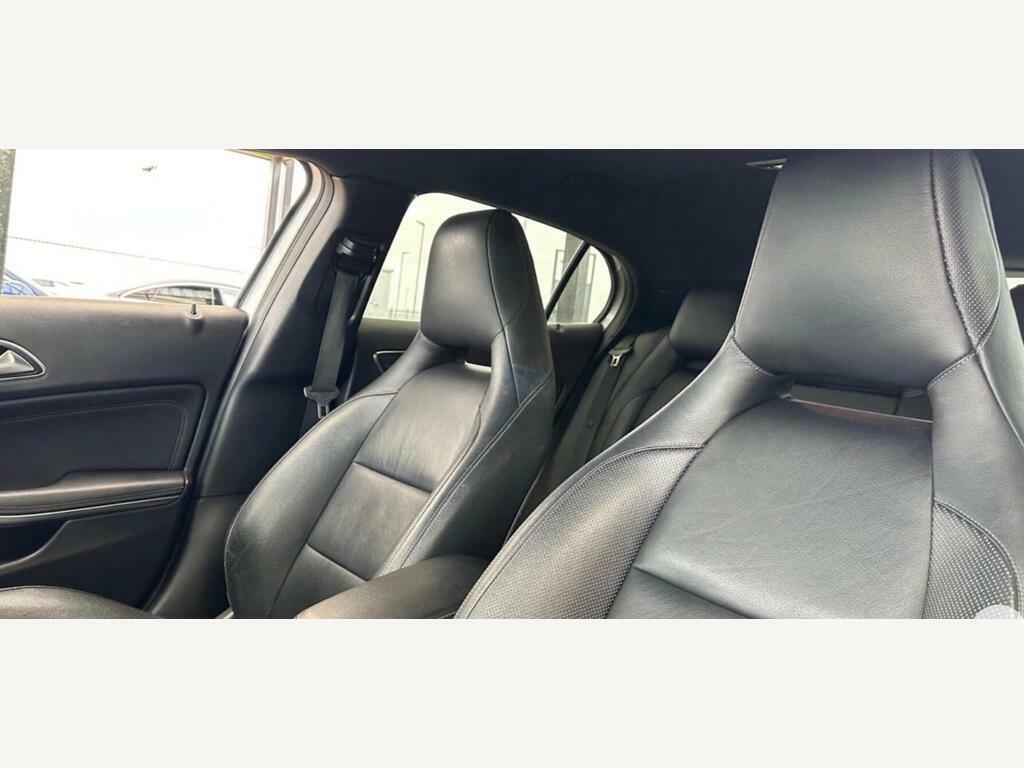 Mercedes-Benz GLA Class 2.1 Gla200d Sport Premium Plus Suv 7G Silver #3