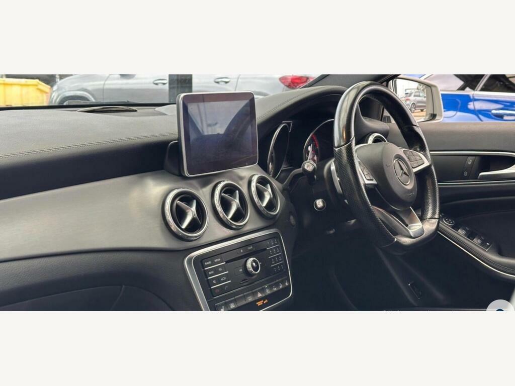 Mercedes-Benz GLA Class 2.1 Gla200d Sport Premium Plus Suv 7G Silver #2