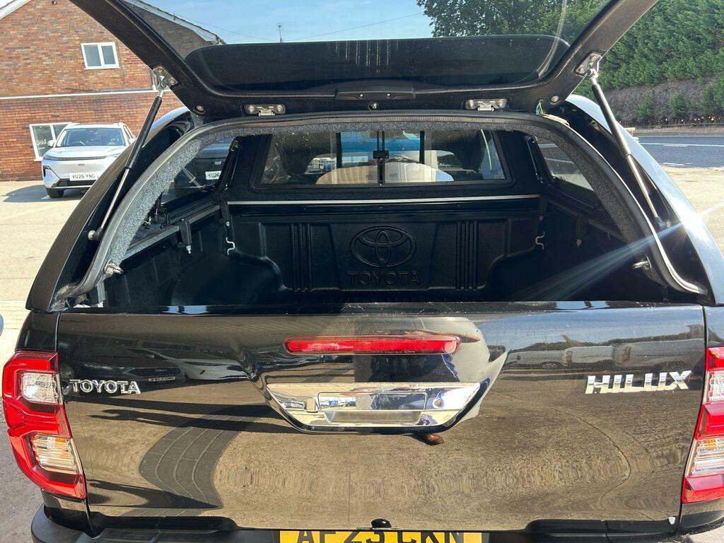 Toyota HILUX 2.8L Invincible X 4Wd Black #13