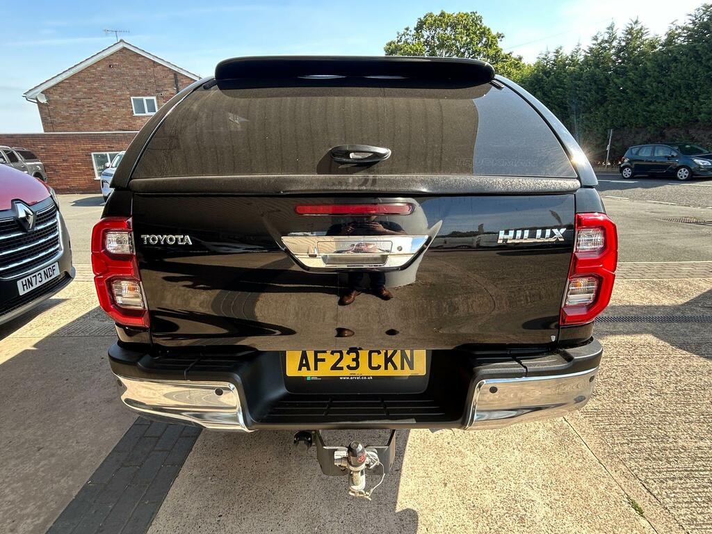 Toyota HILUX 2.8L Invincible X 4Wd Black #10