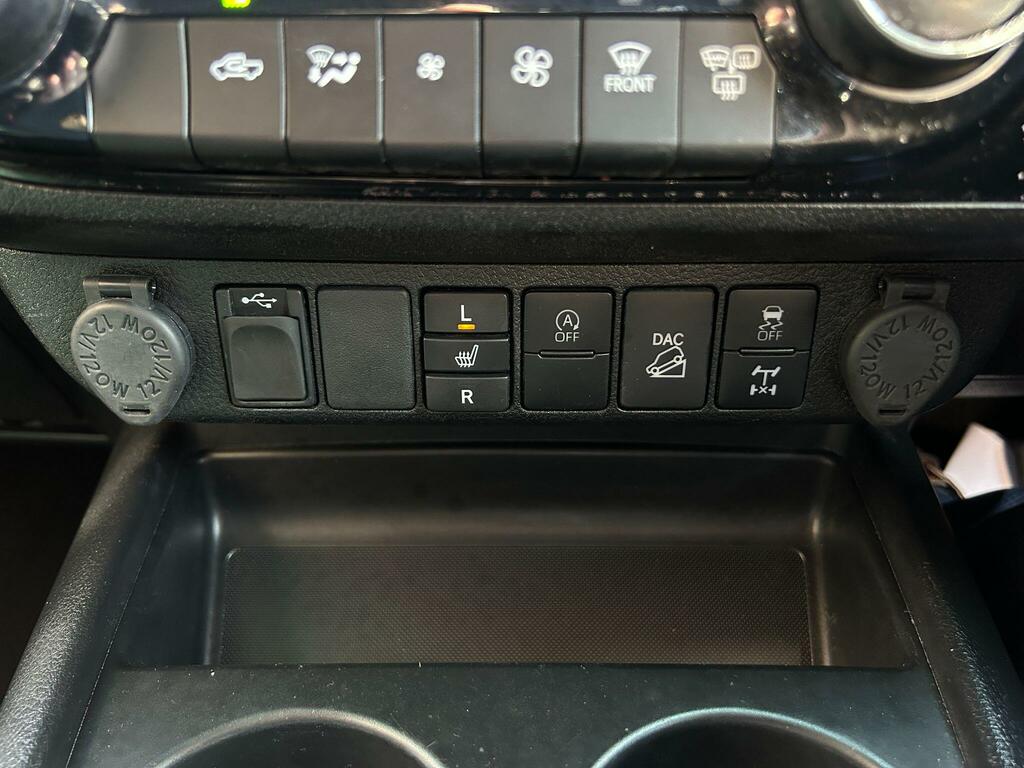 Toyota HILUX 2.8L Invincible X 4Wd Black #31