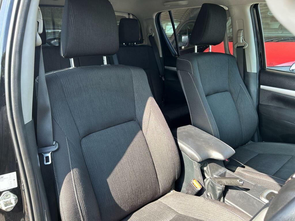 Toyota HILUX 2.8L Invincible X 4Wd Black #18