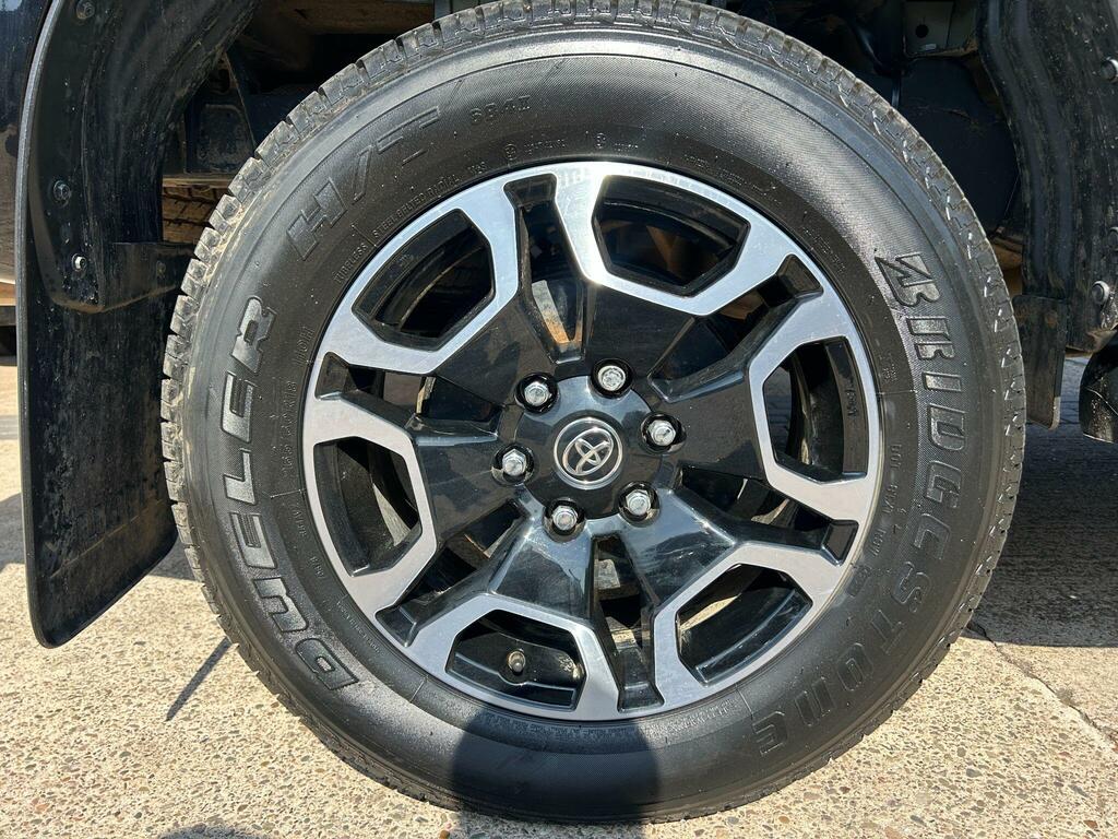 Toyota HILUX 2.8L Invincible X 4Wd Black #17