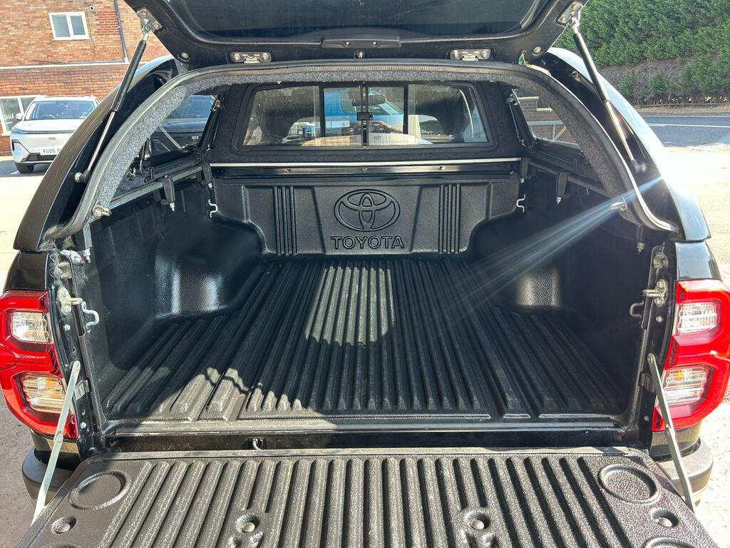 Toyota HILUX 2.8L Invincible X 4Wd Black #14