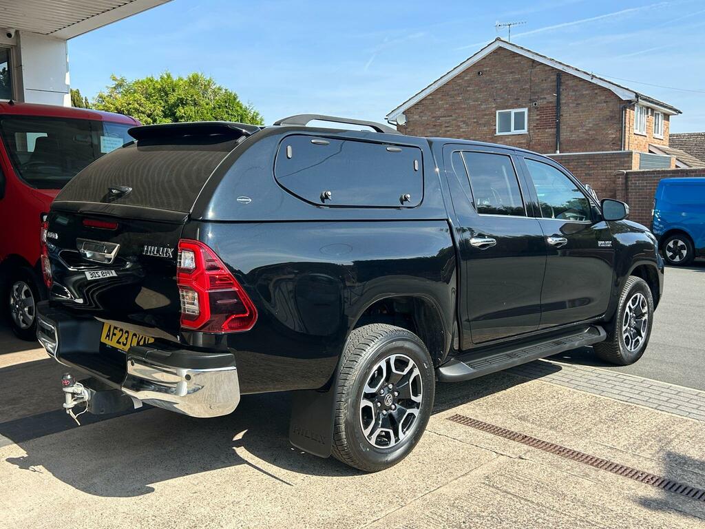 Toyota HILUX 2.8L Invincible X 4Wd Black #15