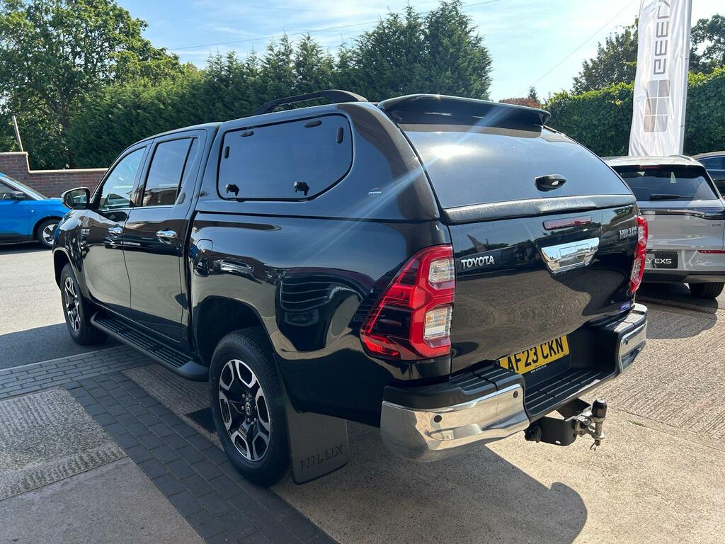 Toyota HILUX 2.8L Invincible X 4Wd Black #9