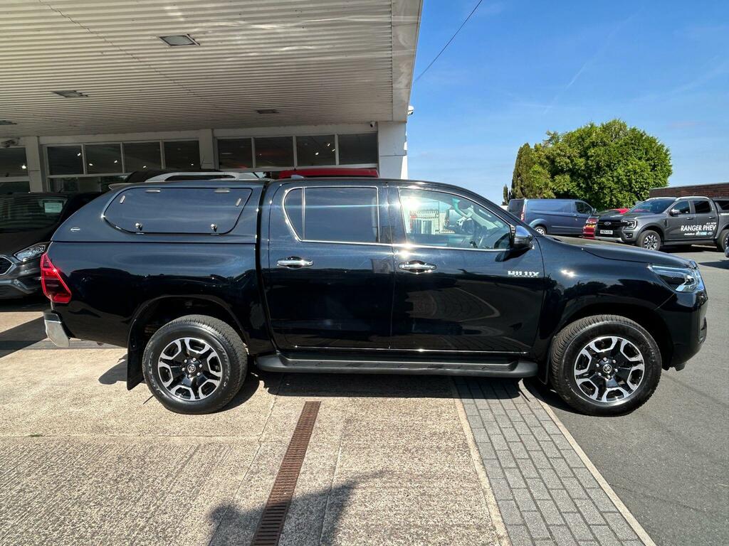 Toyota HILUX 2.8L Invincible X 4Wd Black #16