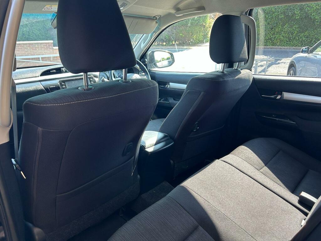 Toyota HILUX 2.8L Invincible X 4Wd Black #7