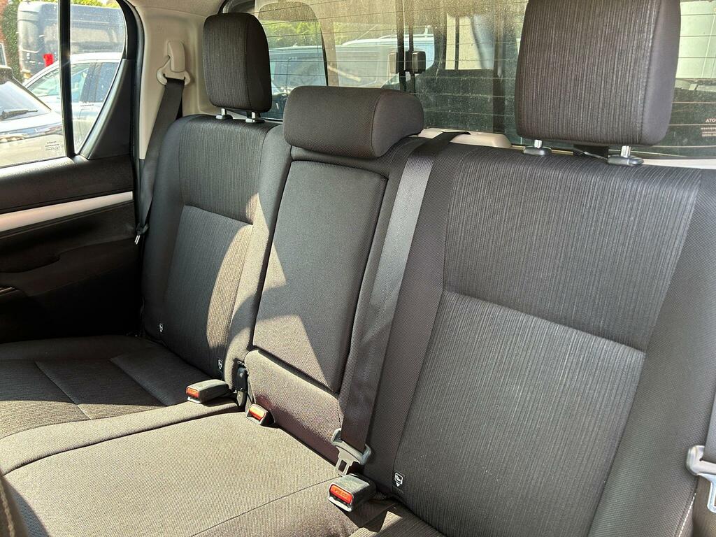 Toyota HILUX 2.8L Invincible X 4Wd Black #8