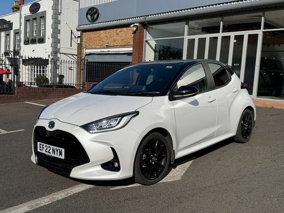 Toyota Yaris Dynamic Bi-tone White #2