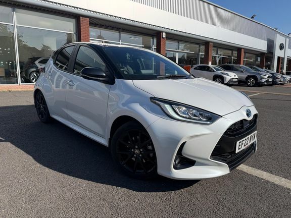 Toyota Yaris Dynamic Bi-tone White