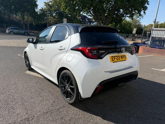 Toyota Yaris Dynamic Bi-tone White #3