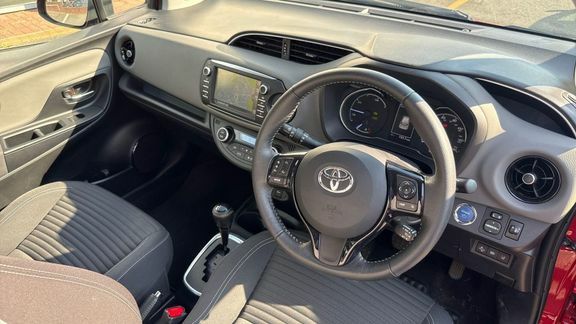 Toyota Yaris Yaris Excel Hev Cvt White #10