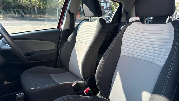 Toyota Yaris Yaris Excel Hev Cvt White #16