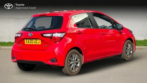 Toyota Yaris Yaris Excel Hev Cvt White #3