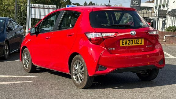 Toyota Yaris Yaris Excel Hev Cvt White #5