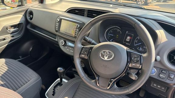Toyota Yaris Yaris Excel Hev Cvt White #12
