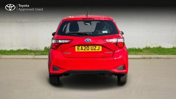 Toyota Yaris Yaris Excel Hev Cvt White #4