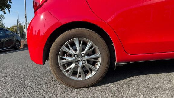 Toyota Yaris Yaris Excel Hev Cvt White #9