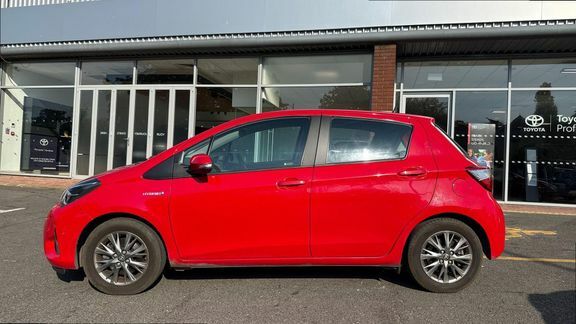 Toyota Yaris Yaris Excel Hev Cvt White #6