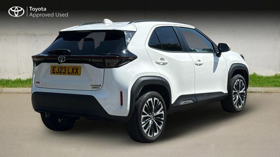Toyota Yaris Cross Excel Awd White #3