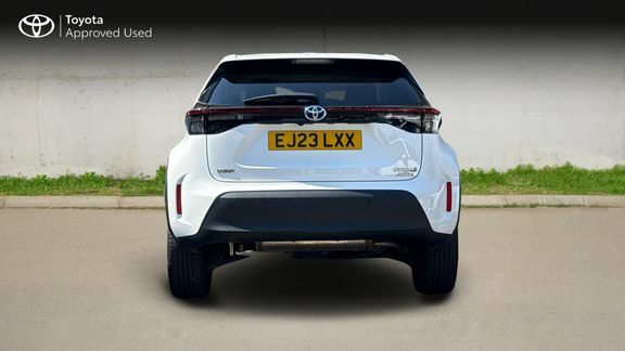 Toyota Yaris Cross Excel Awd White #4