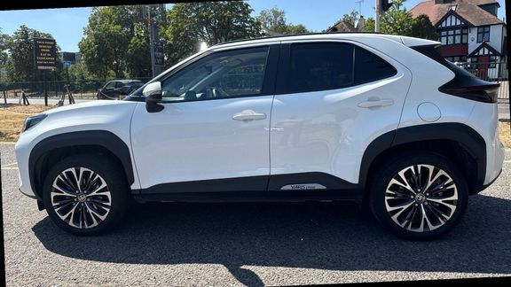 Toyota Yaris Cross Excel Awd White #6