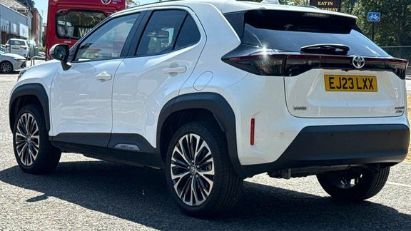 Toyota Yaris Cross Excel Awd White #5