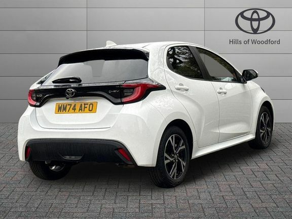 Toyota Yaris Design White #3