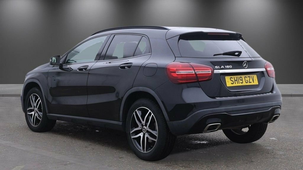 Mercedes-Benz GLA Class 1.6L Urban Edition Black #3