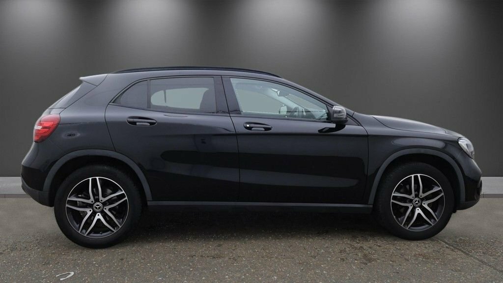 Mercedes-Benz GLA Class 1.6L Urban Edition Black #5