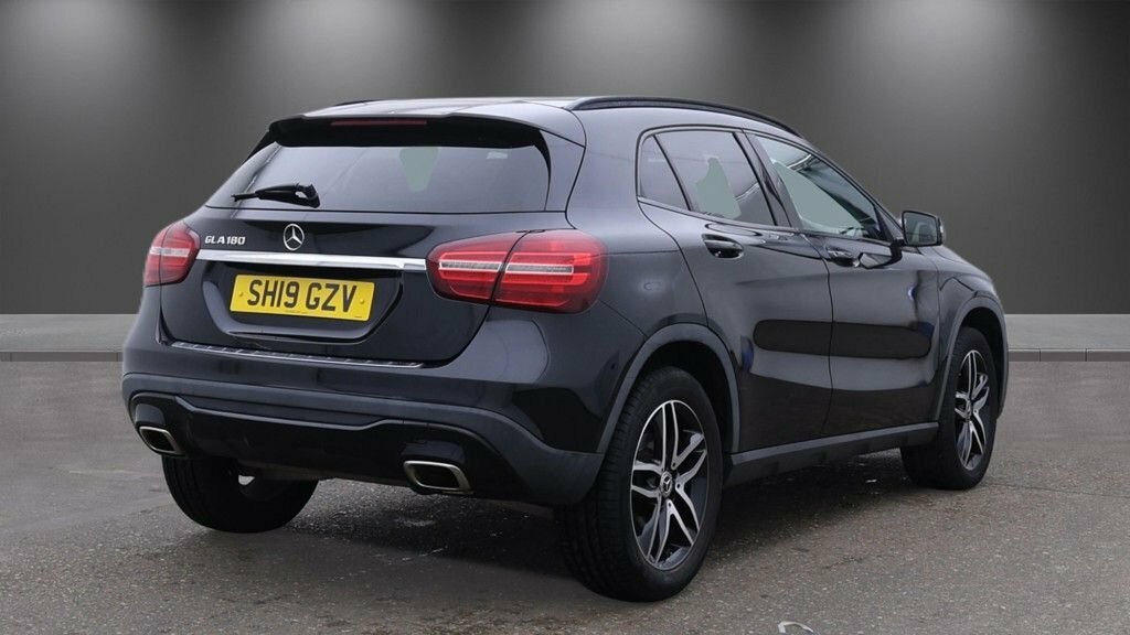 Mercedes-Benz GLA Class 1.6L Urban Edition Black #4
