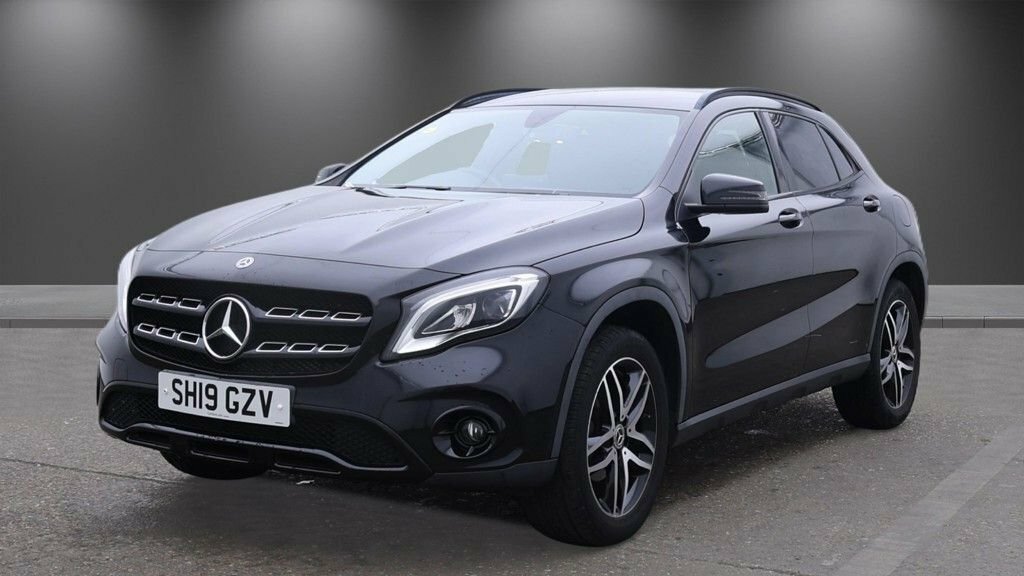 Mercedes-Benz GLA Class 1.6L Urban Edition Black #2