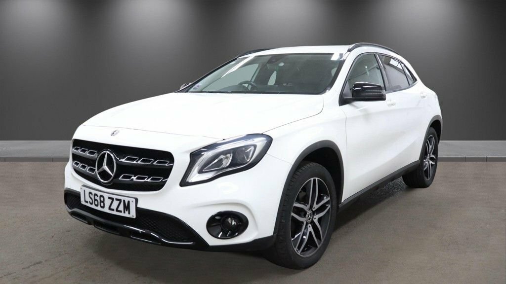 Mercedes-Benz GLA Class 1.6L Urban Edition White #2
