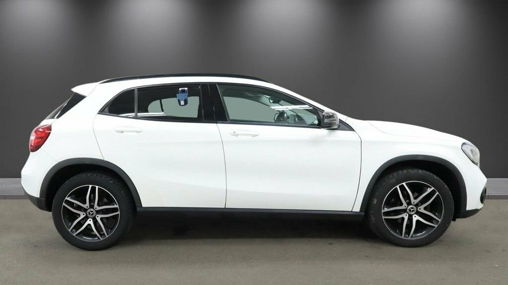 Mercedes-Benz GLA Class 1.6L Urban Edition White #5