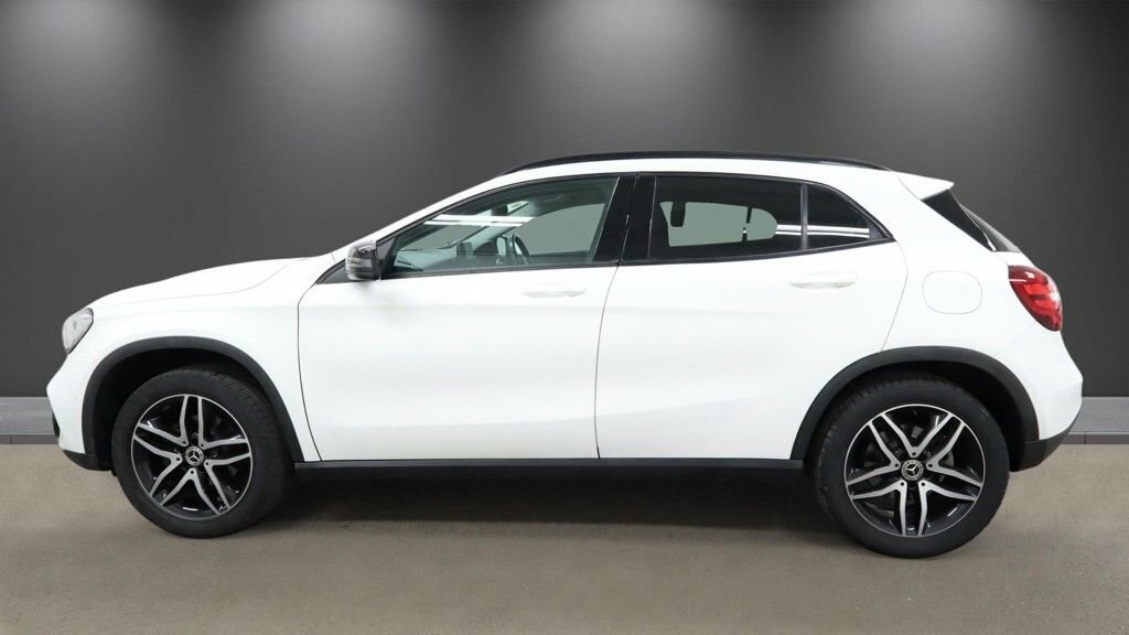 Mercedes-Benz GLA Class 1.6L Urban Edition White #6