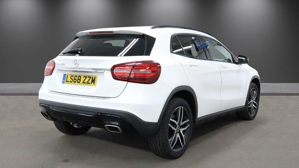 Mercedes-Benz GLA Class 1.6L Urban Edition White #4