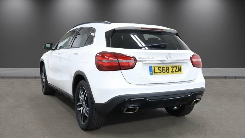 Mercedes-Benz GLA Class 1.6L Urban Edition White #3