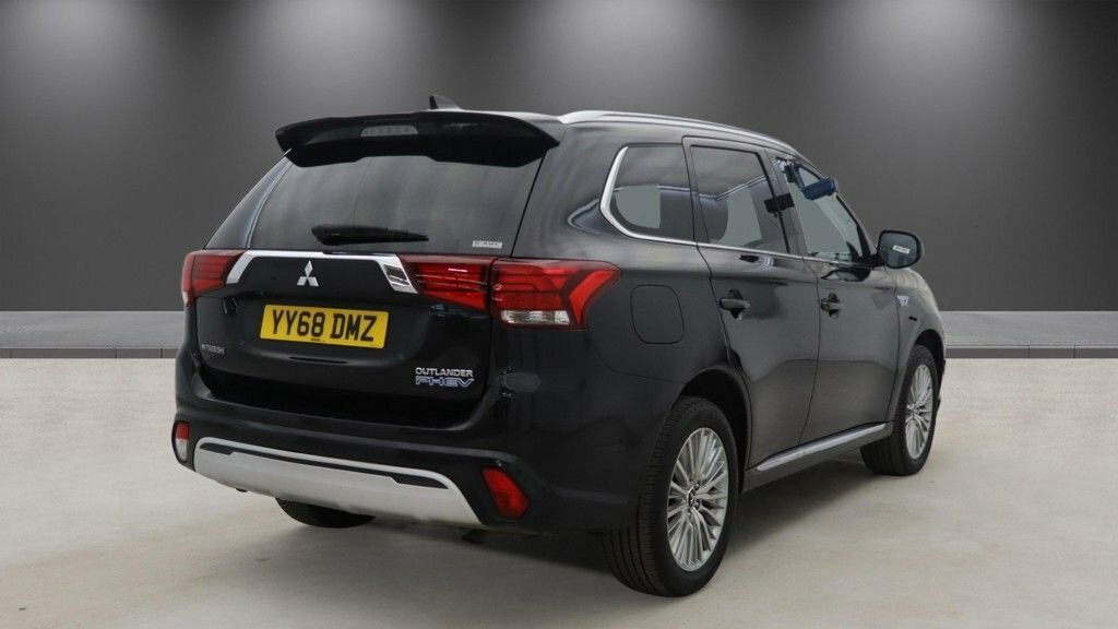 Mitsubishi Outlander 2.4L Juro Black #4
