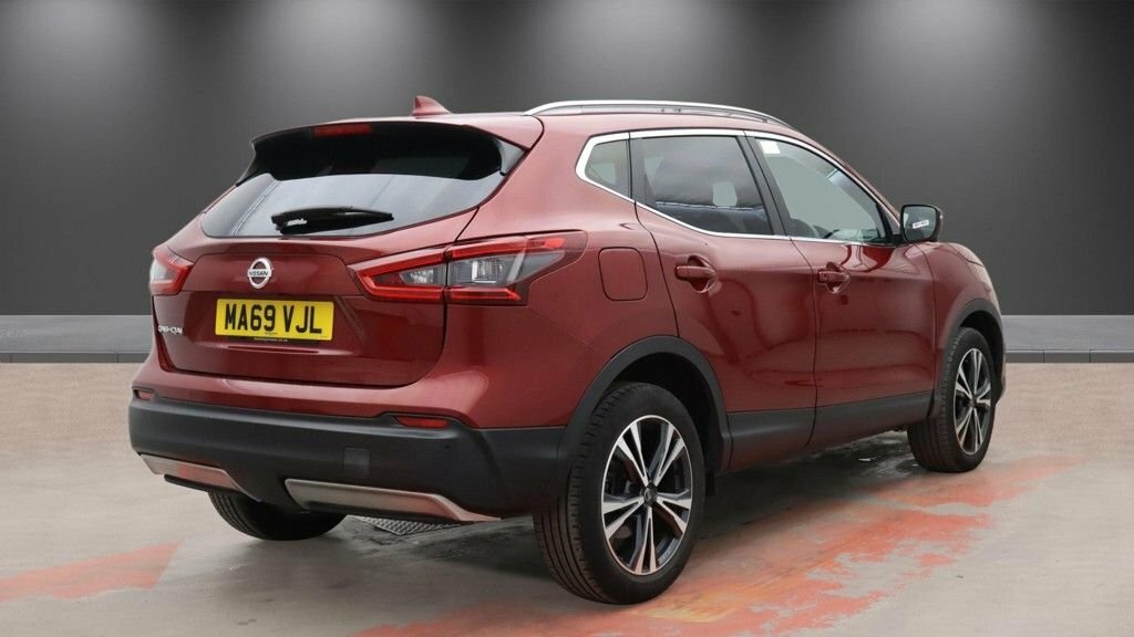 Nissan Qashqai 1.3L N-connecta Red #4
