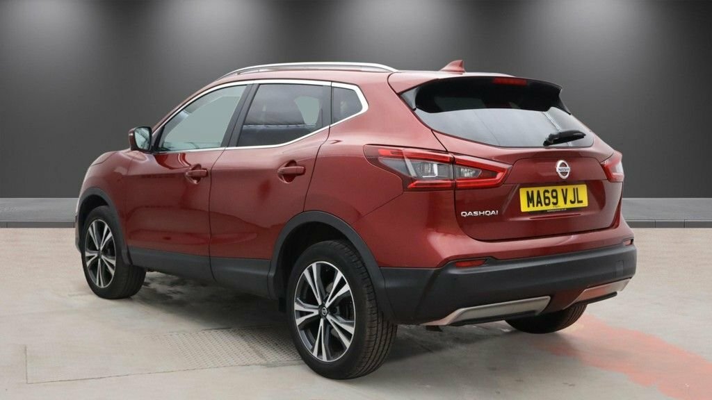 Nissan Qashqai 1.3L N-connecta Red #3